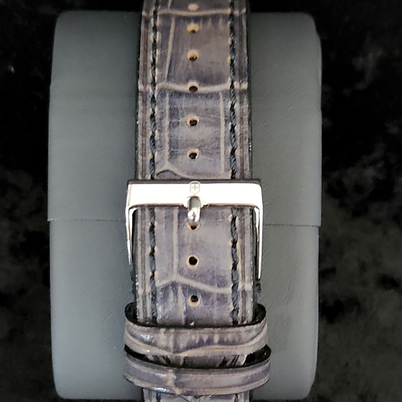 Victorinox Swiss Army Alliance Chronograph Watch 241298 $595 MSRP NEW in Box - Picture 12 of 12